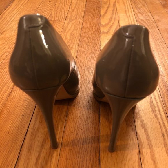 Kelsi by Kelsi Dagger Laurie Grey Patent Pump 8.5 - Picture 9 of 9